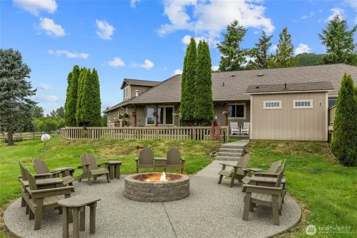 Fire pit area!  Great for entertaining.