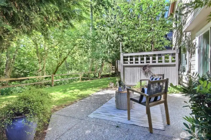A peaceful, nature-framed setting that makes it easy to enjoy the sounds of nature and bird watching right from home. A peaceful, nature-framed setting that makes it easy to enjoy the sounds of nature and bird watching right from home.