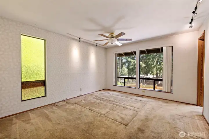 Primary bedroom just needs cosmetic updates. Make it your own -- great space!