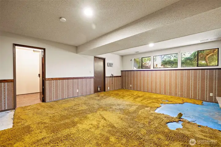 IMAGINE - thats the theme of this house! What would you do with this awesome space?