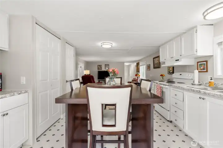 Large Kitchen for Table Large Kitchen for Table