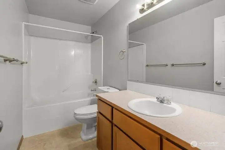 Full Bathroom on 2nd Floor Full Bathroom on 2nd Floor