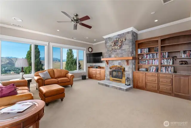 Spacious living room with wood-burning fireplace, views of the Enchantments