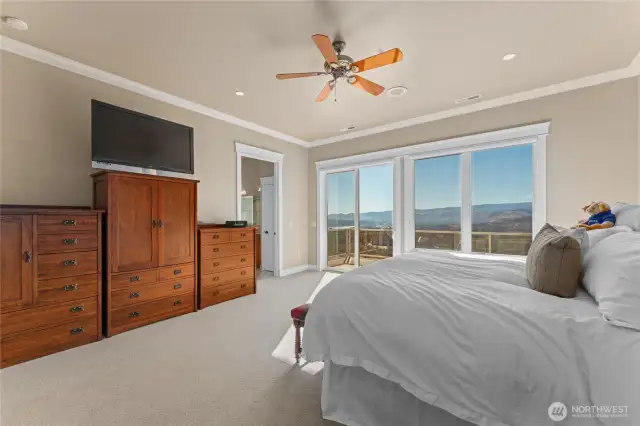 Primary suite - with huge views!