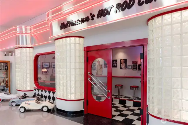 50's replica diner - how fun is this!