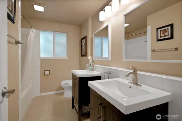 Lovely secondary bath