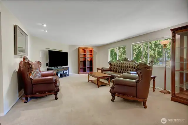 Very nice sized living room.
