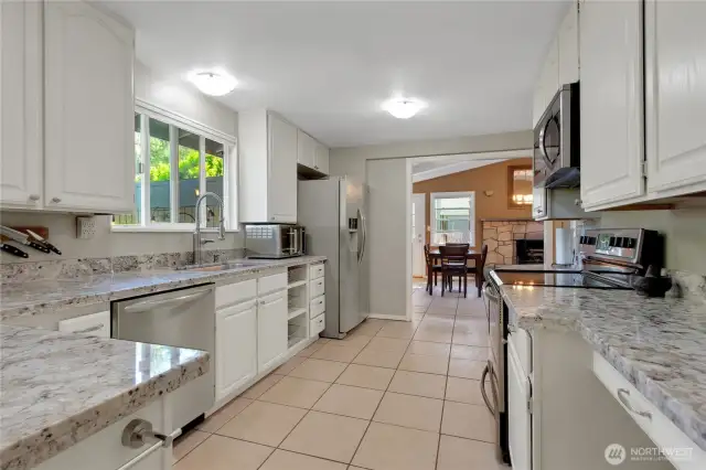 From the living room we enter your beautifully updated kitchen!