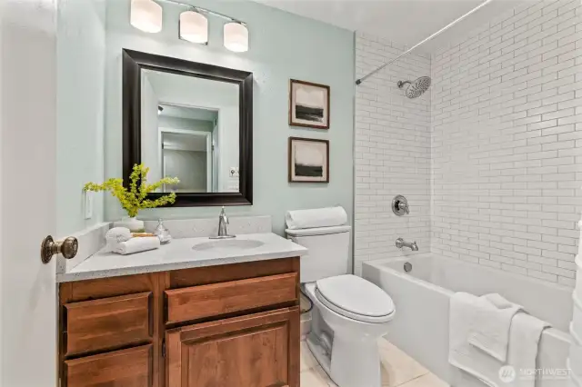 Full Bathroom in Hall