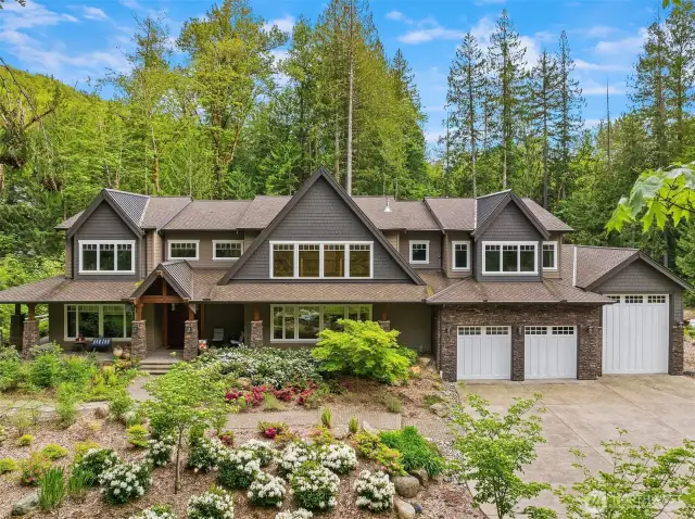 Welcome to Grand Ridge Estates where the ultimate in privacy meets refined luxury.