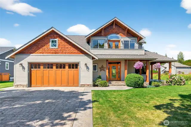 Welcome home to 8635 Cambridge Loop