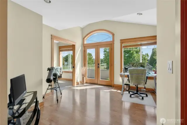 Open loft space between the two bedrooms upstairs