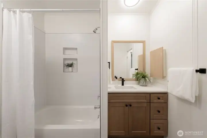 2nd Bedroom with Bathroom Access