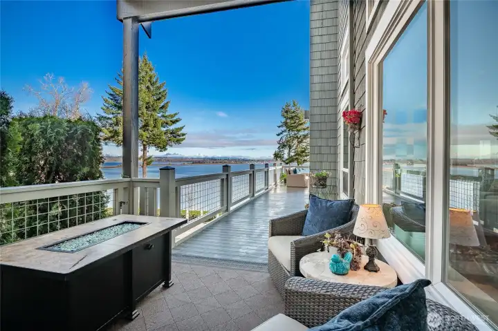 Covered side deck with access off the kitchen