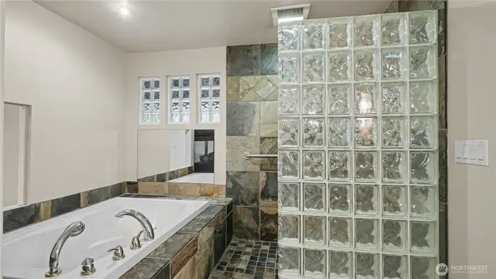 Gorgeous primary en suite bath