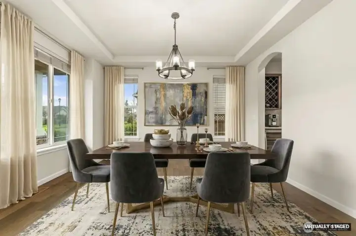 Light and bright dining room