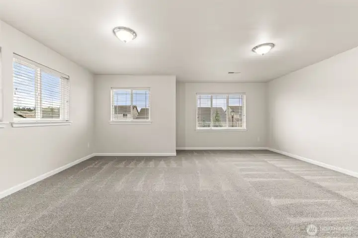 Bonus room or 4th bedroom