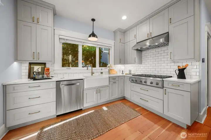 Farmhouse sink, quartz counter tops, gas cook top and double oven.