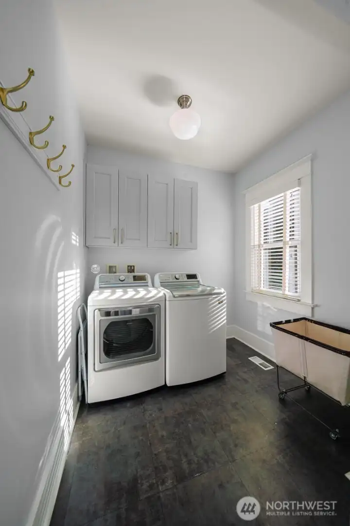 Mudroom/laundry