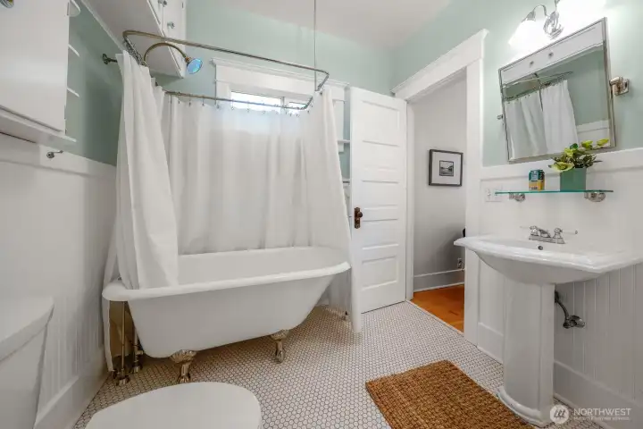 Main floor full bath