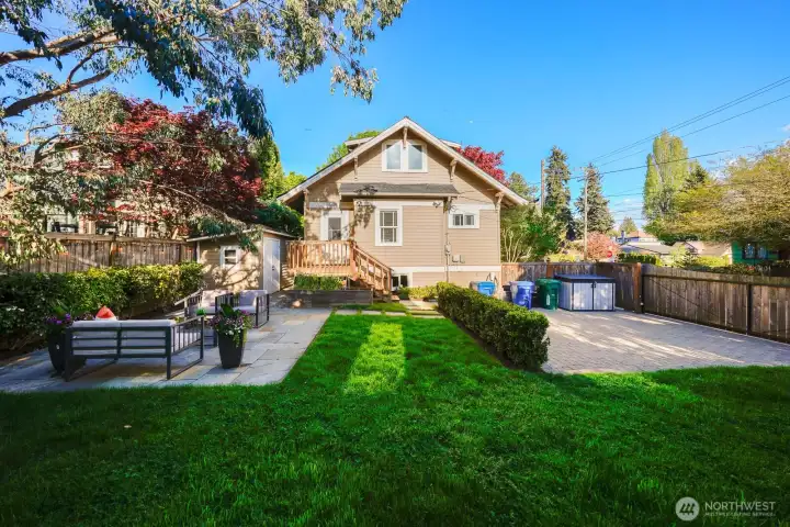 Zoned sprinklers, front and back yard.