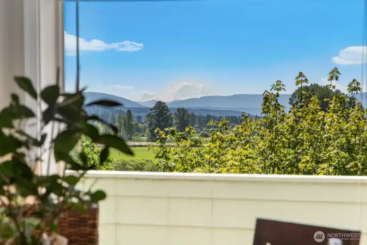 Living room Mt Rainier and cascades view