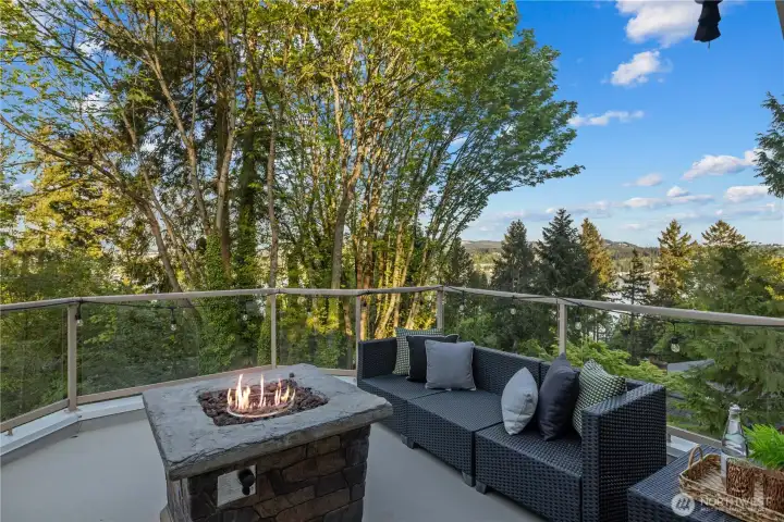 Upper Level View Deck