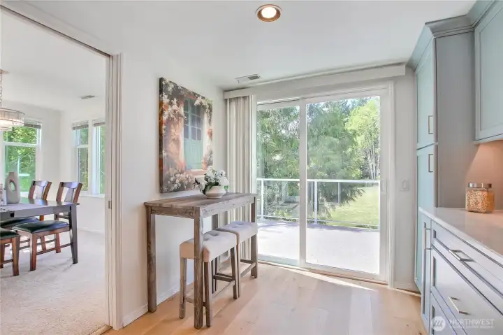 Great space for a nook table. Enjoy the privacy.