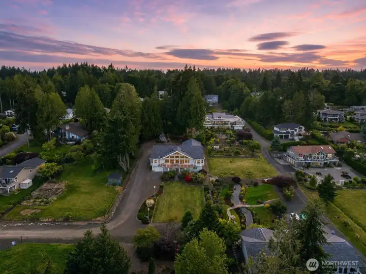Lush landscaping all around, RV parking down below, Built in BBQ at the upper lot..Too much to list! Lush landscaping all around, RV parking down below, Built in BBQ at the upper lot..Too much to list!