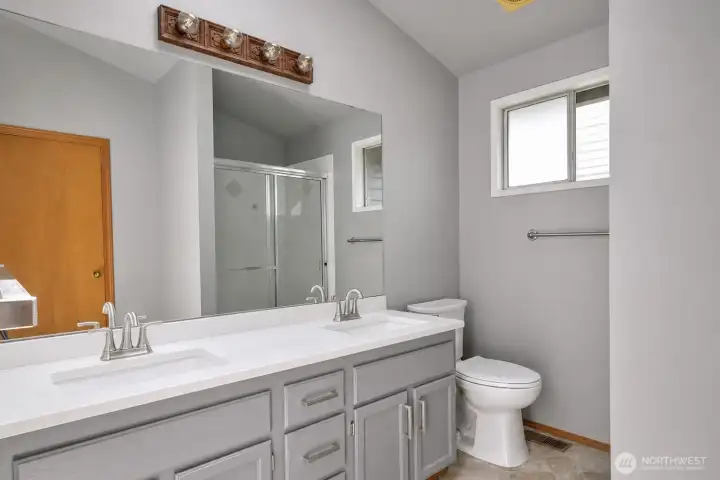 En Suite Primary En Suite Primary