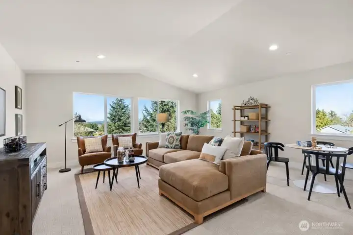 Photos are of a previous Burke home in another community.  Photos are for illustration purposes only; colors and finishes may vary.