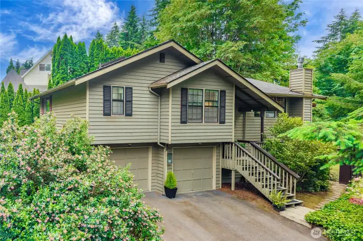 3 beds and 2.5 baths and 1894 sq ft of living with a 2 car garage.