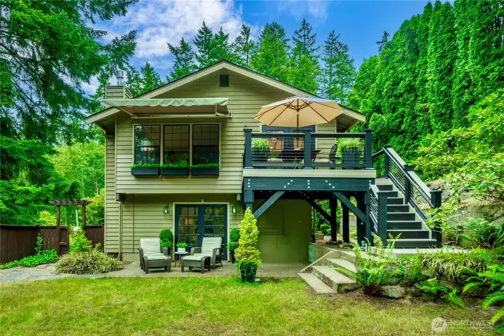 Beautiful backyard/side yard.
