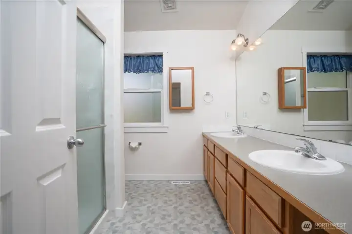 Primary ensuite bath