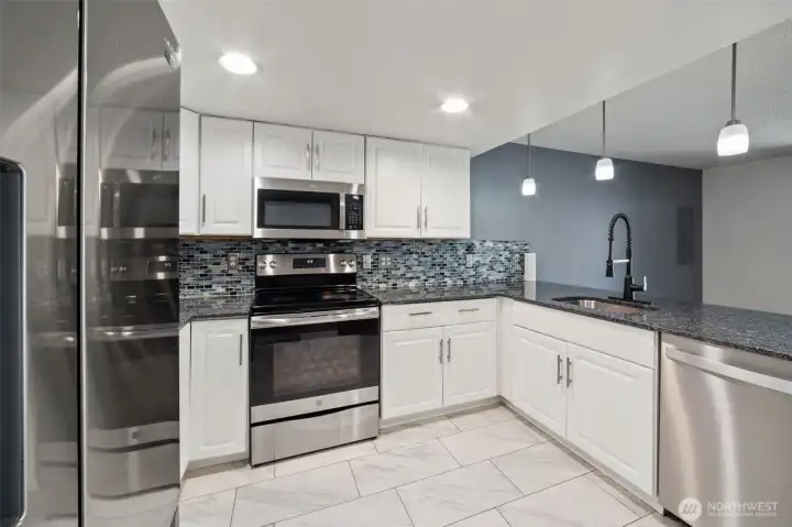Newer appliances - all stay!