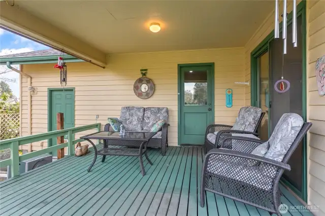 Covered porch / deck