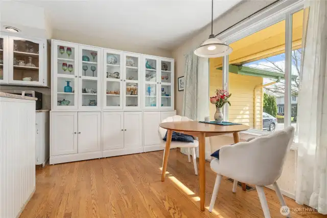Kitchen eating area