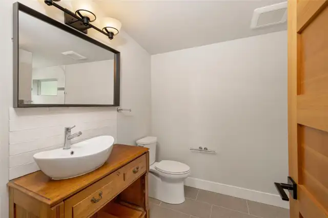 2nd floor bathroom