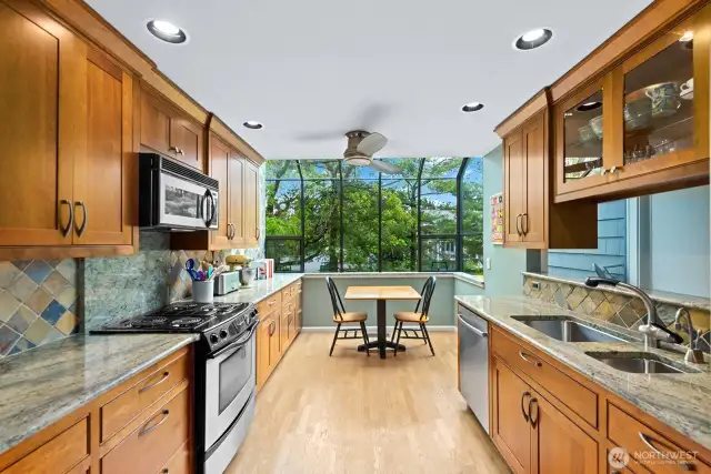 Cabinet Genie organization throughout the Kitchen Cabinets & Drawers.