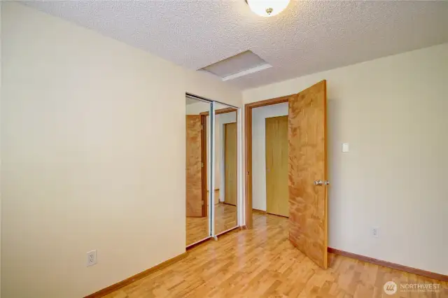 2nd bedroom