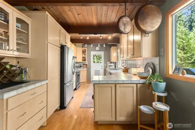 Whether you’re cooking a weeknight dinner, preparing for a holiday gathering, or hosting a pizza night under the stars, this kitchen makes it easy to feel at home while entertaining with style.