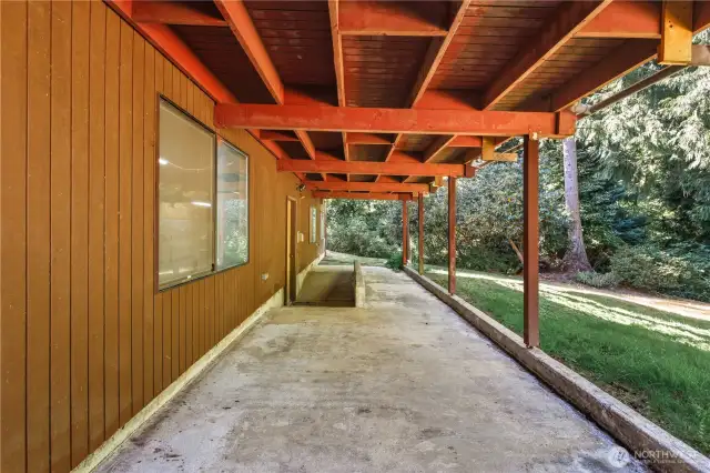 Covered patio, enjoy the quiet backyard.
