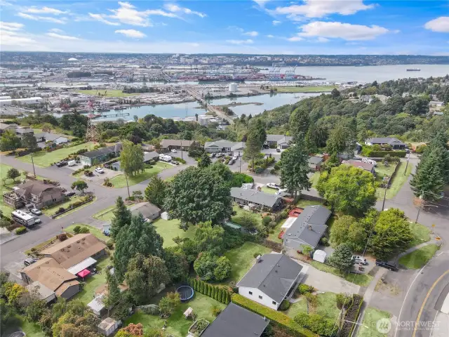 Close to Water and Browns Point parks