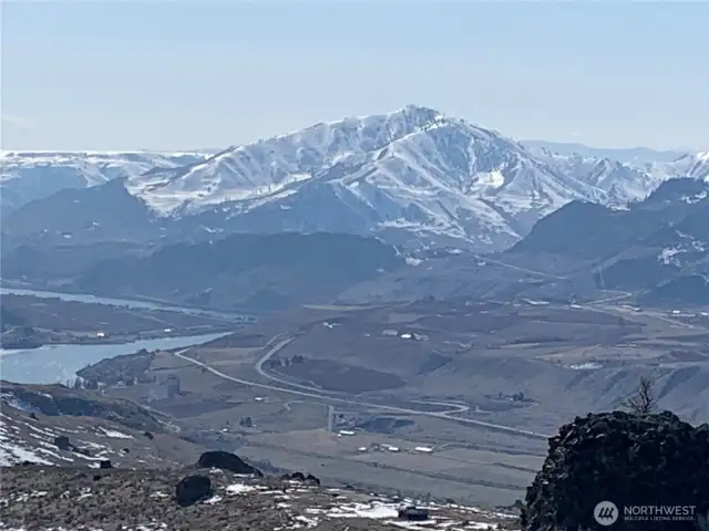 Adventure at Your Doorstep-Proximity to Lake Chelan, hunting grounds and the abundant wildlife here ensures endless recreational opportunities