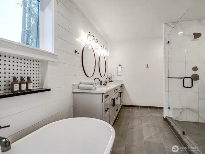 Primary ensuite Bath