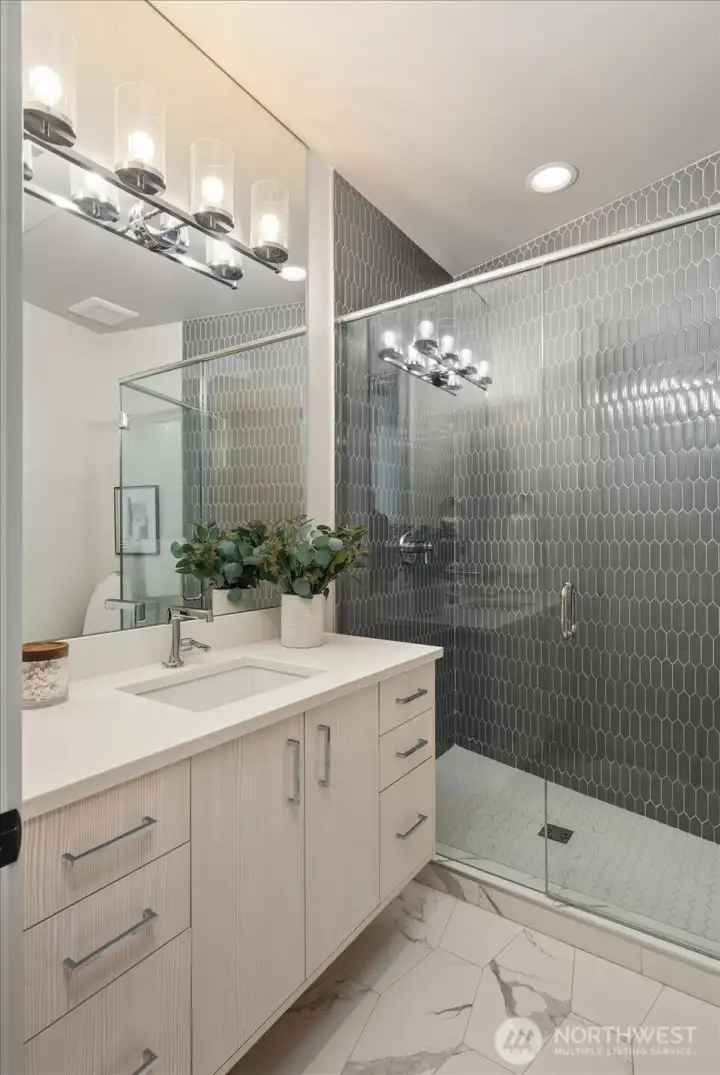 Sample of one of the 5.5 baths in this home. Notice the amount of tile used!