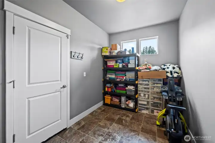 mud room/storage room/craft room off of 2 car garage