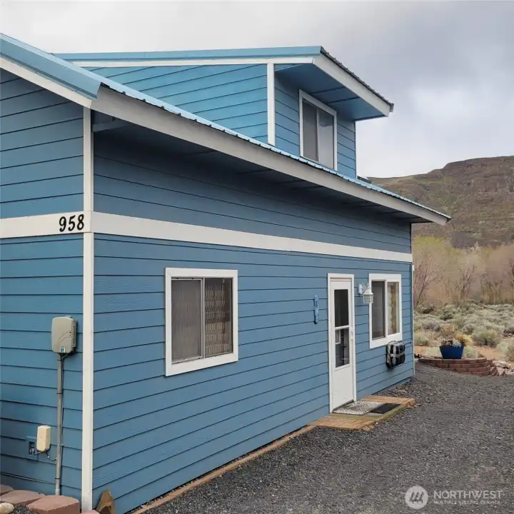 Side entry to the house.