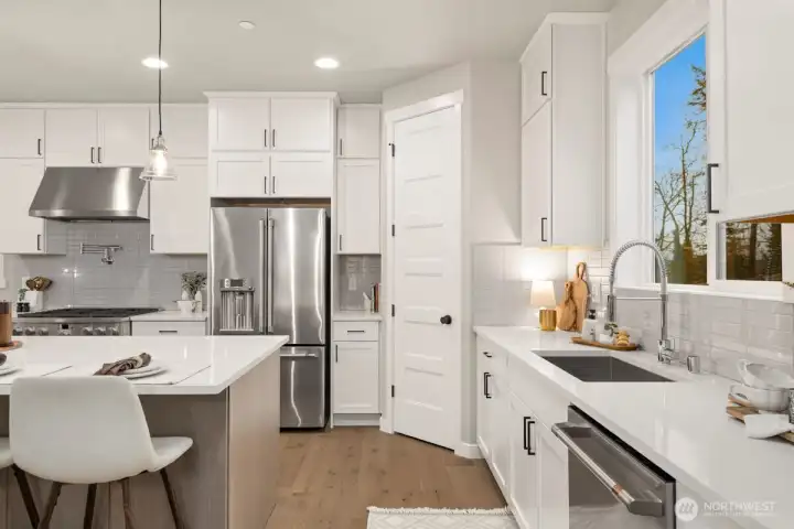 Photographs are for illustrative purposes only. Features, finishes, interior/exterior colors, landscaping and floorplan shown may vary from actual homes built