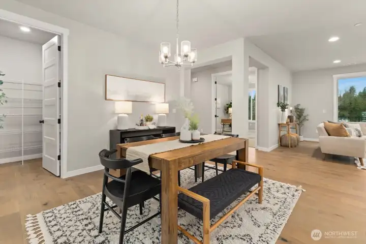 Photographs are for illustrative purposes only. Features, finishes, interior/exterior colors, landscaping and floorplan shown may vary from actual homes built